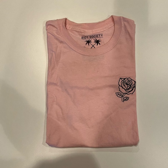 Pink rose tshirt - Picture 2 of 2